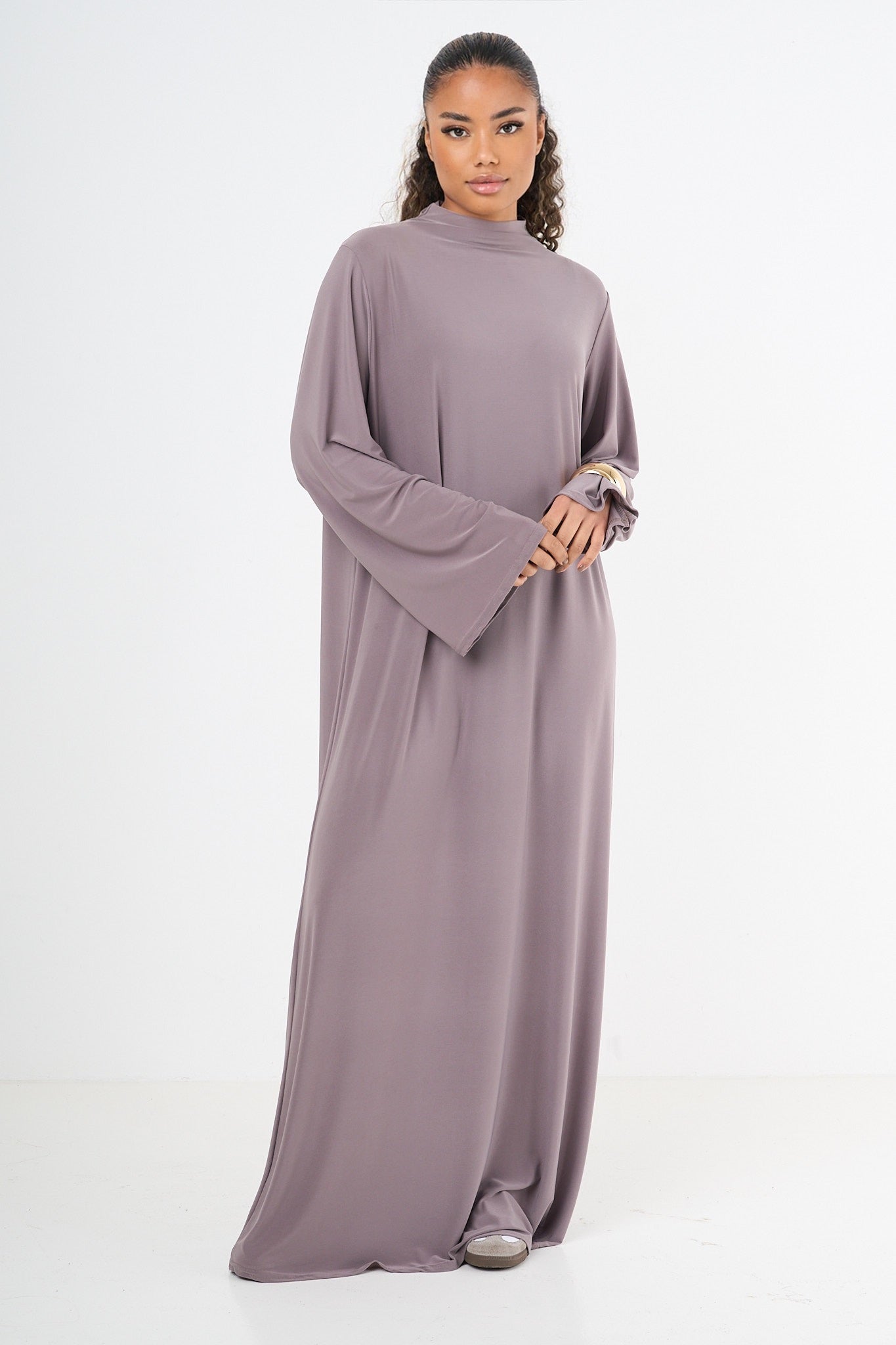 Premium Jersey Abaya - Taupe THE GIRL WEARING Premium Jersey Abaya - Taupe THE GIRL WEARING