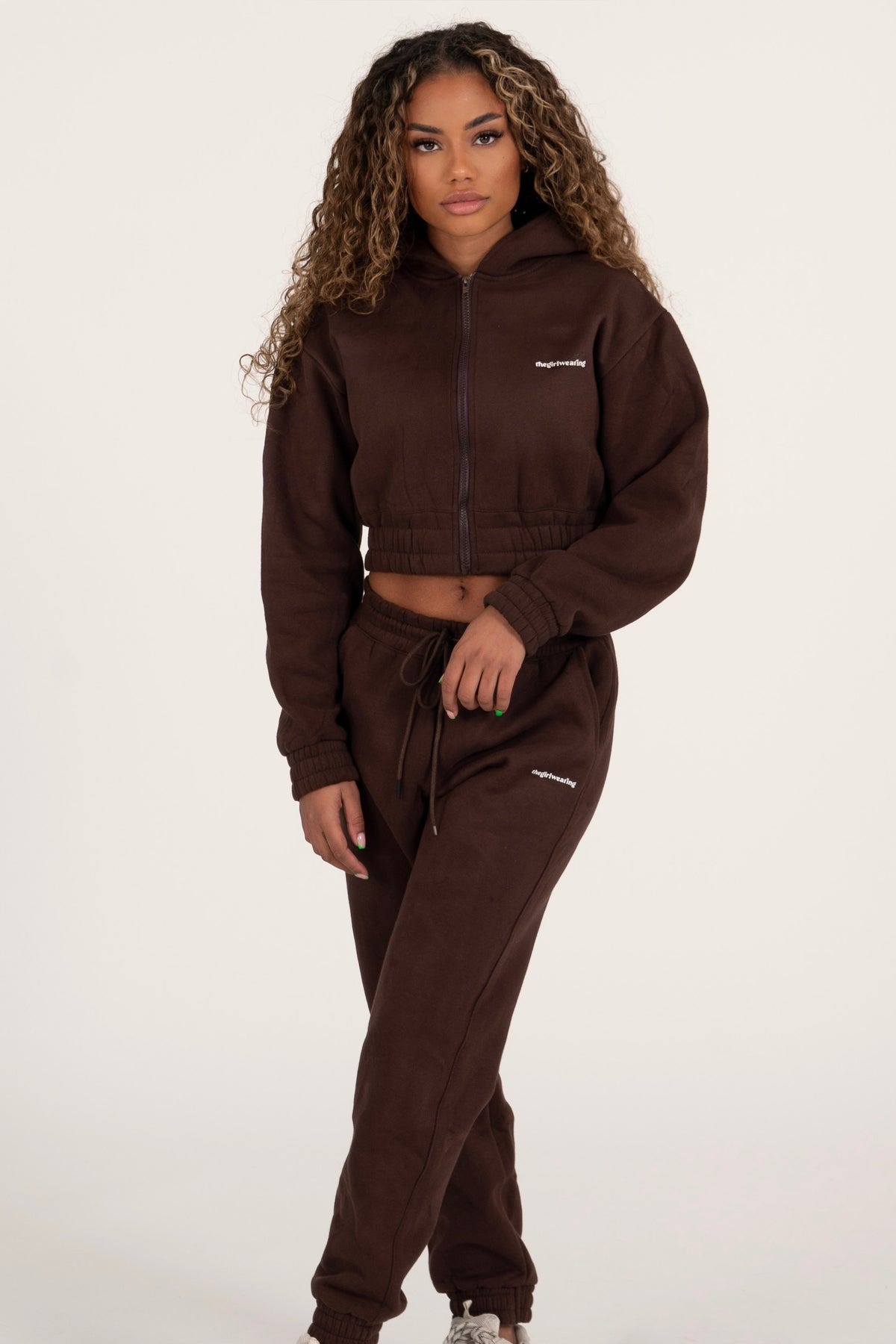 Brown Tracksuit | bruin joggingset | jogging pak | the girl wearing | 
