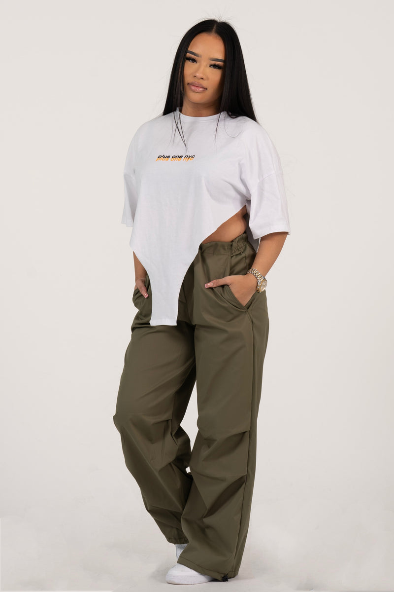 Kaki cargo pants | groene cargobroek | cargobroek | the girl wearing 
